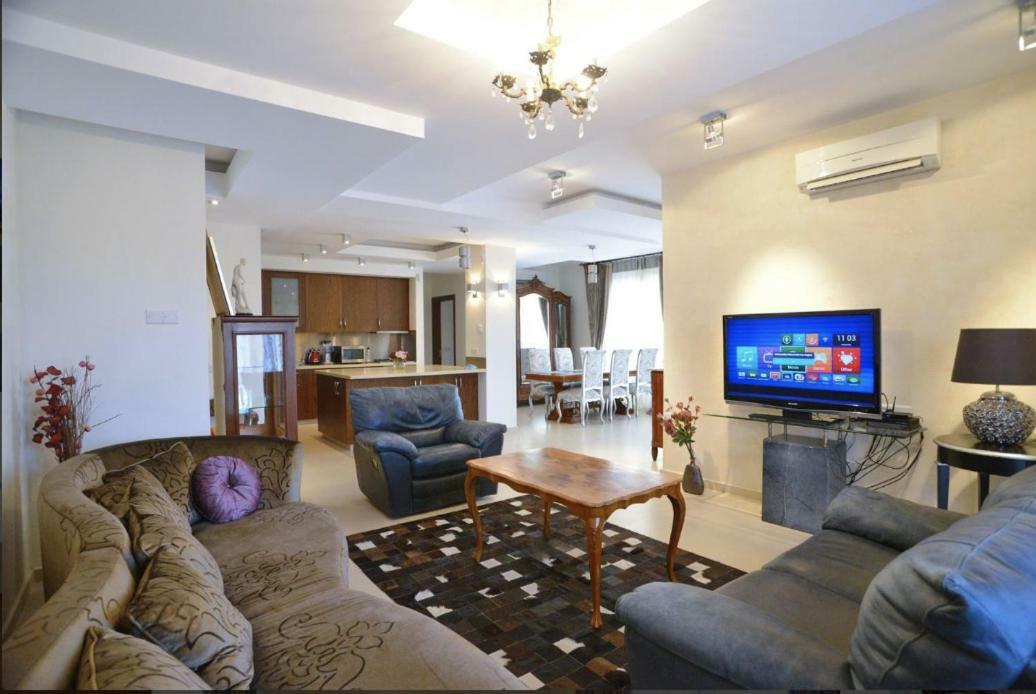 Huge Penthouse With Private Pool Apartamento Pafos Exterior foto